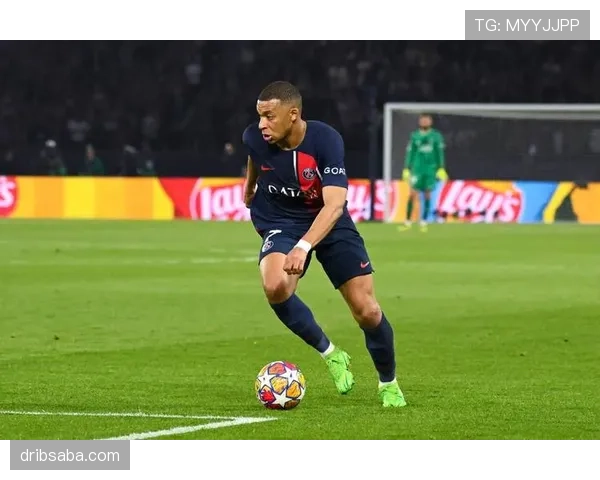 卡瓦尼与伊布锋线配合呈现多点驱动趋势