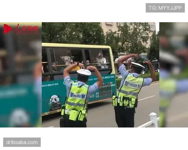 张帅训练完直接拎爱马仕去吃路边摊，这反差谁懂啊