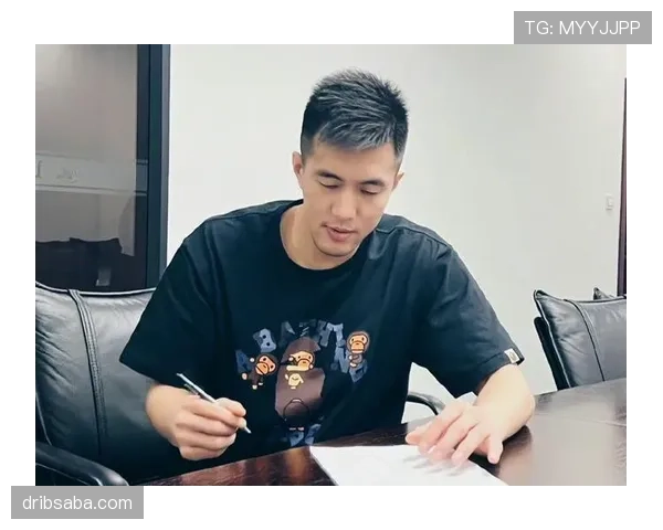 郭艾伦家门口那辆车,把我一年工资当零头掏出来看,我只能默默点赞 郭艾伦家门口那辆车,把我一年工资当零头掏出来看,我只能默默点赞